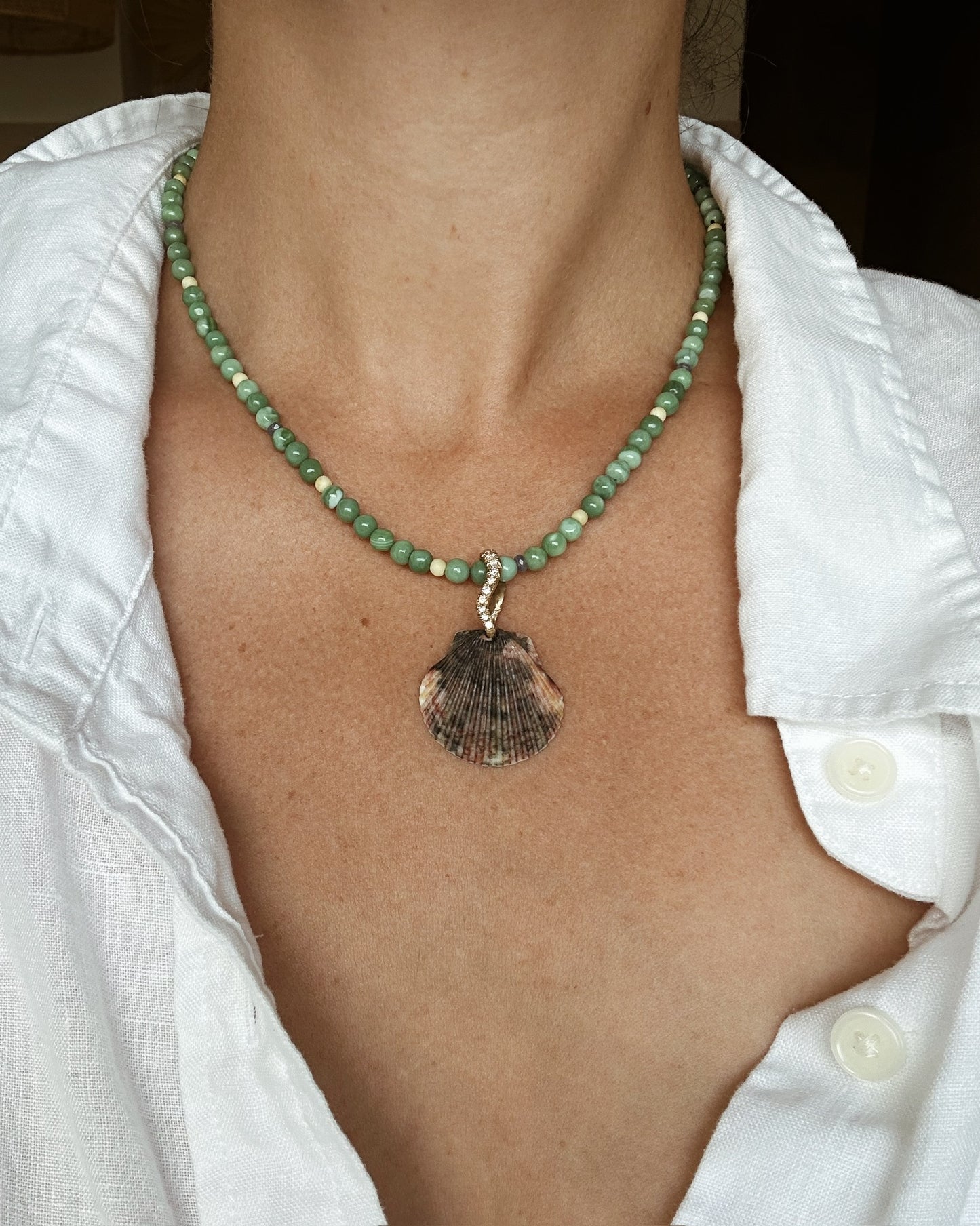 Kaja Erika Jorgensen 18k yellow gold Tahiti Shell Pendant