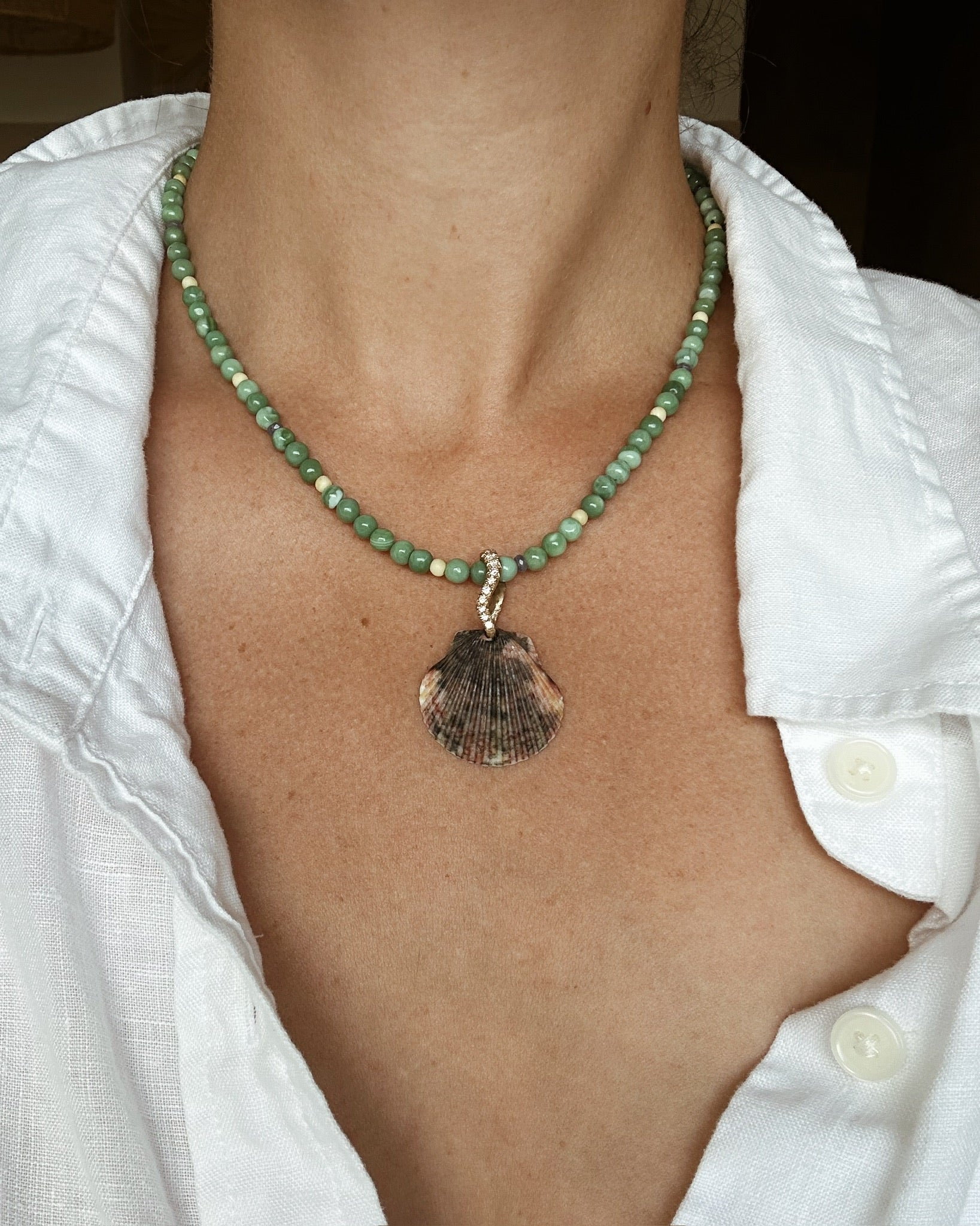 Kaja Erika Jorgensen 18k yellow gold Tahiti Shell Pendant